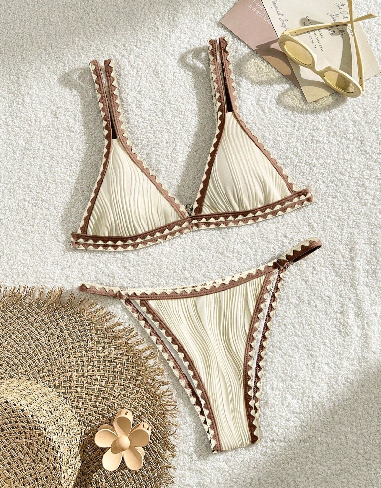 BIKINIS Y VESTIDOS DE PLAYA