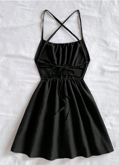 PR66 - Vestido mini negro con espalda descubierta y tirantes en forma de cruz roja sexy