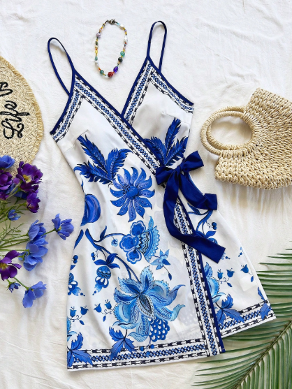 PR64 - Vestido corto envolvente de tirantes finos con elementos tropicales, hojas de palma y árbol de coco, estilo de vacaciones, vestido floral azul y blanco para mujer, vestido de verano de vacaciones