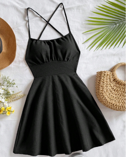 PR66 - Vestido mini negro con espalda descubierta y tirantes en forma de cruz roja sexy